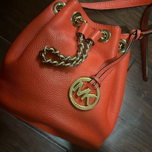 Michael Kors Orange Small Bucket Bag - Long Strap- BRAND NEW - Picture 2 of 5